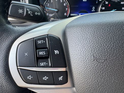 Used 2022 Ford Explorer XLT w/ Equipment Group 202A AWD/4WD image 13