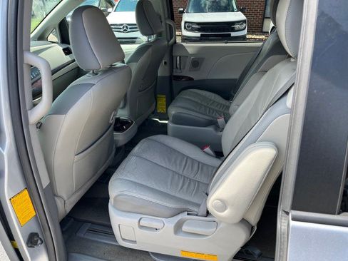 Used 2011 Toyota Sienna Limited w/ Premium Pkg AWD/4WD image 15
