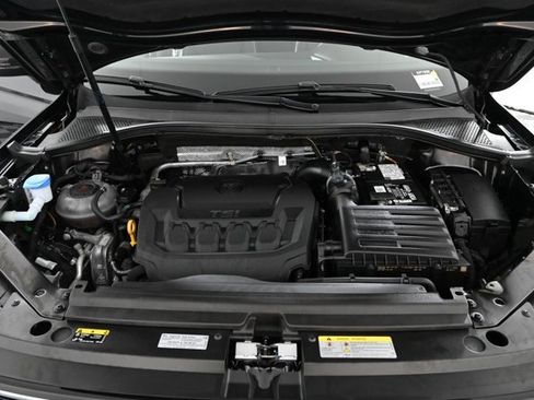 Certified 2021 Volkswagen Tiguan SE w/ Panoramic Sunroof Package image 30