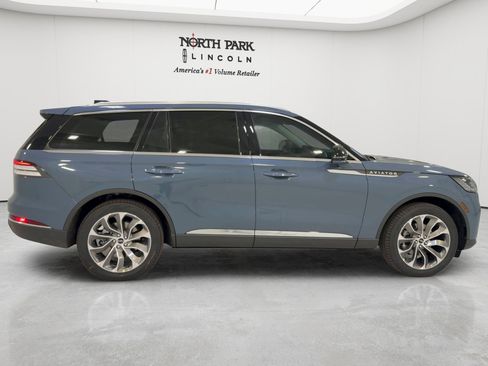 New 2026 Lincoln Aviator 2WD image 2