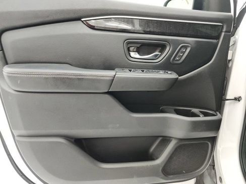 Used 2023 Honda Pilot Elite image 12