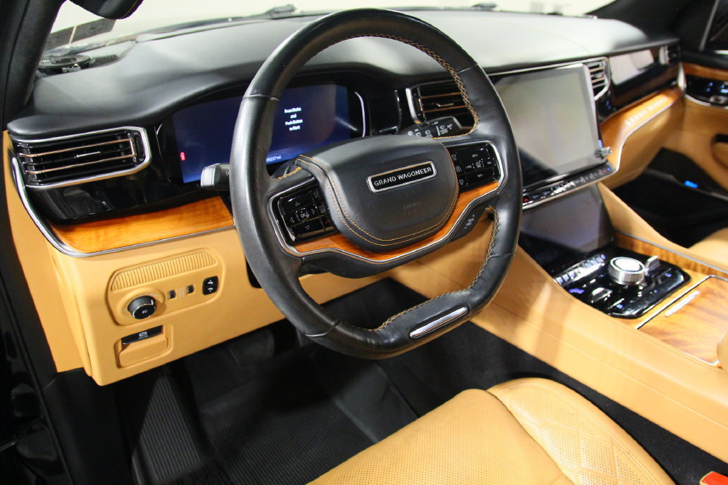 Used 2022 Jeep Grand Wagoneer Series III w/ Rear Seat Video Group 1 AWD/4WD image 4