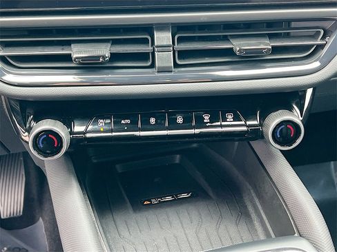 Used 2025 Chevrolet Equinox EV RS w/ Convenience Package II image 16