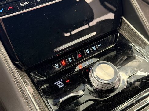 Used 2022 Jeep Wagoneer Series II AWD/4WD image 29