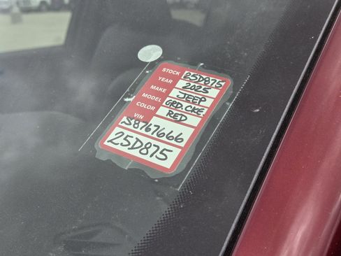 New 2025 Jeep Grand Cherokee L Altitude image 20