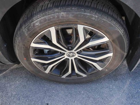 Used 2024 Toyota Crown XLE w/ Carpet Mat Package (TMS) image 12