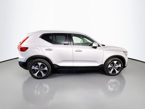 Used 2024 Volvo XC40 B5 Plus image 11
