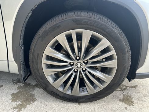 Used 2021 Toyota Highlander Platinum AWD/4WD image 32