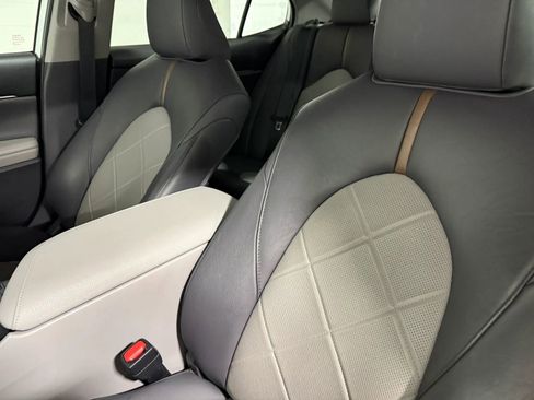 Used 2019 Toyota Camry XLE FWD image 17