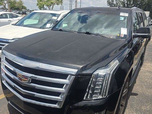 Used 2016 Cadillac Escalade ESV Luxury RWD image 2