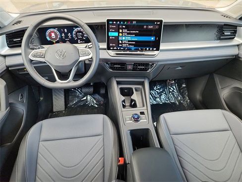 New 2025 Volkswagen Tiguan SE image 20