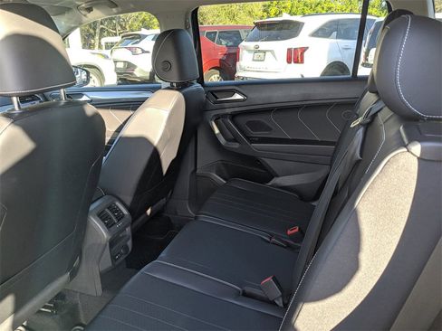 Certified 2022 Volkswagen Tiguan SE image 7
