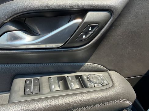 Used 2022 GMC Yukon XL Denali w/ Denali Ultimate Package AWD/4WD image 34