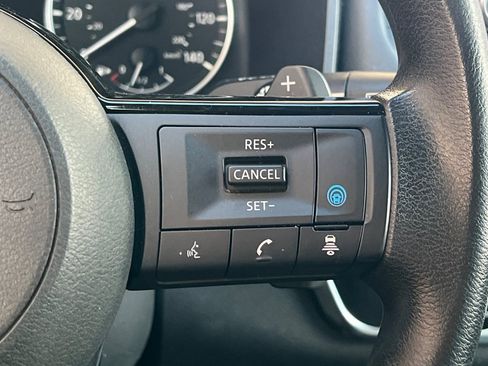 Used 2023 Nissan Rogue SV image 32