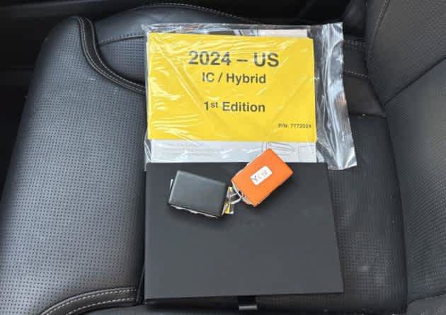 Certified 2024 Volvo XC90 T8 Ultimate w/ Protection Package Premier AWD/4WD image 4
