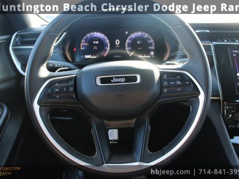 Used 2023 Jeep Grand Cherokee Altitude image 14
