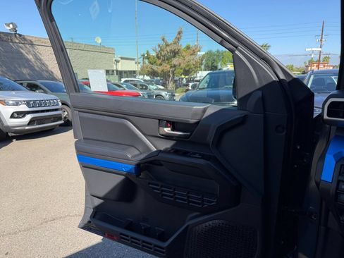 Used 2025 Toyota Tacoma TRD Off-Road AWD/4WD image 18