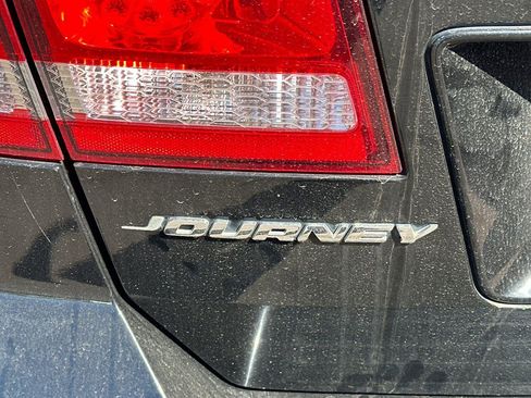 Used 2019 Dodge Journey SE image 5