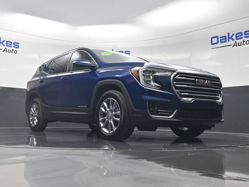 Used 2022 GMC Terrain SLT w/ LPO, Floor Liner Package AWD/4WD image 38