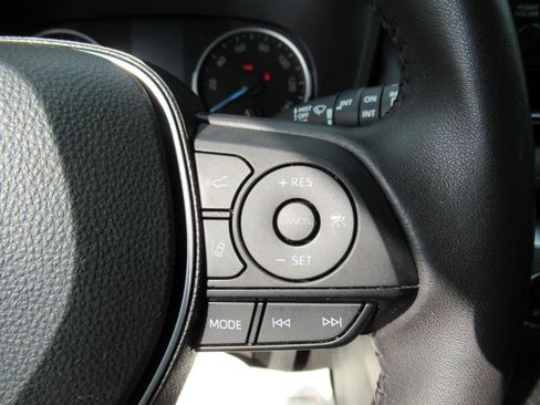 Used 2022 Toyota RAV4 XLE Premium AWD/4WD image 24