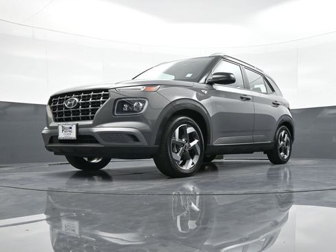 Certified 2022 Hyundai Venue Limited FWD image 23