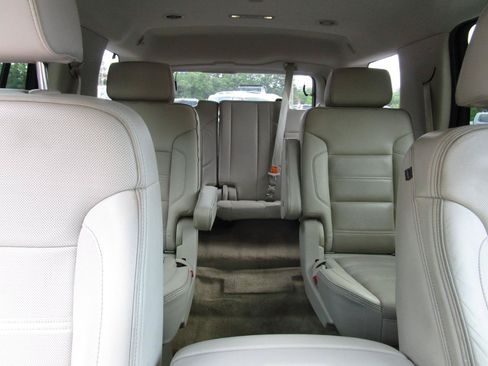 Used 2015 GMC Yukon Denali w/ Touring Package RWD image 36