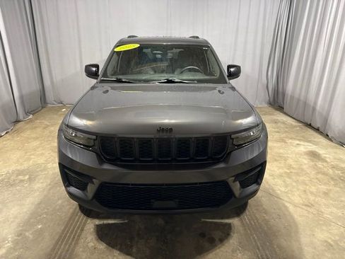 Used 2023 Jeep Grand Cherokee Altitude AWD/4WD image 5