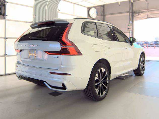 Used 2026 Volvo XC60 B5 Plus AWD/4WD image 4