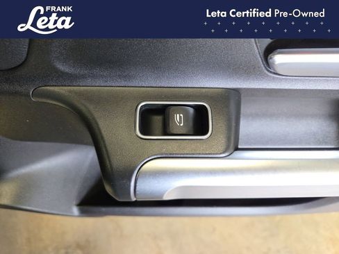 Used 2021 Mercedes-Benz GLB 250 w/ Premium Package image 23