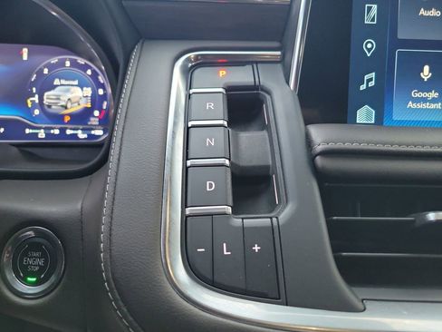 Used 2023 Chevrolet Suburban Z71 w/ Off-Road Capability Package AWD/4WD image 25