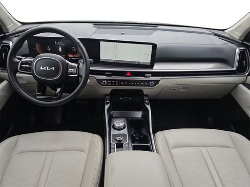Used 2025 Kia Sorento EX image 9