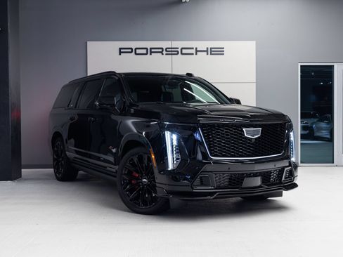 Used 2026 Cadillac Escalade ESV V w/ LPO, ONYX Package AWD/4WD image 9
