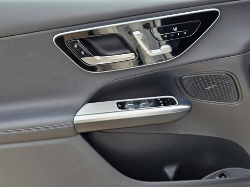 Certified 2025 Mercedes-Benz GLC 300 image 23