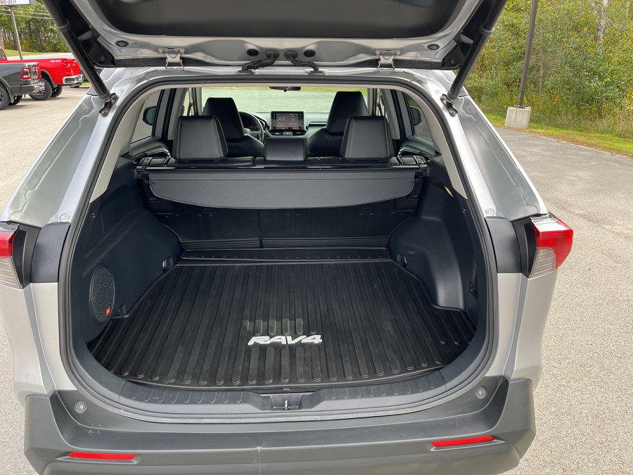 Used 2020 Toyota RAV4 XLE Premium AWD/4WD image 5