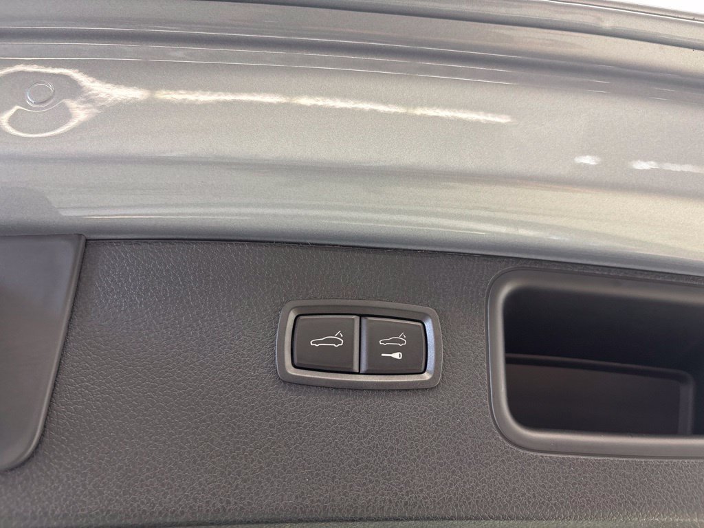 Certified 2026 Porsche Macan AWD/4WD image 22
