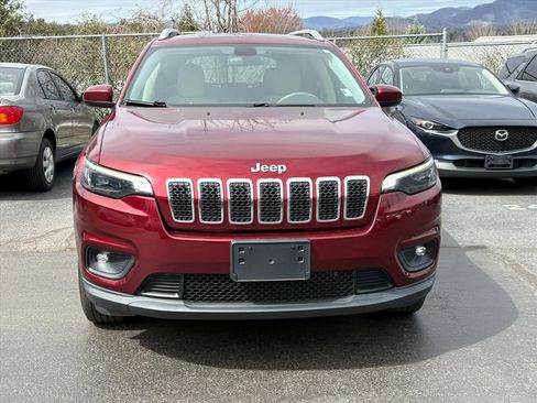 Used 2019 Jeep Cherokee Latitude w/ Popular Appearance Group image 3