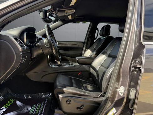Used 2019 Jeep Grand Cherokee Limited AWD/4WD image 16