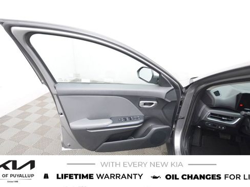 New 2025 Kia K4 LXS image 9