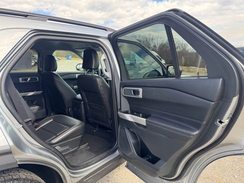 Used 2024 Ford Explorer XLT w/ Equipment Group 202A image 15
