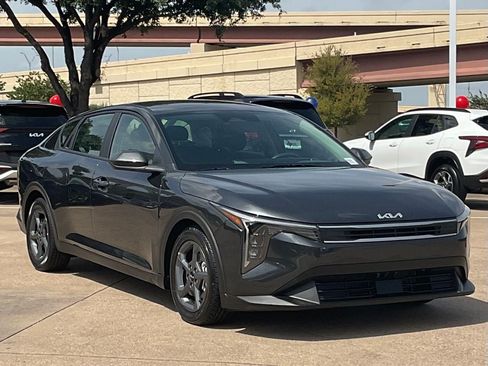 Used 2025 Kia K4 FWD image 3