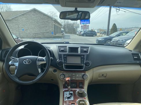 Used 2013 Toyota Highlander Limited image 26