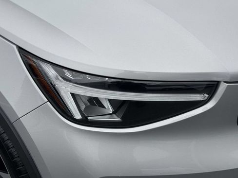 Certified 2023 Volvo XC40 B5 Ultimate w/ Protection Package Premier AWD/4WD image 10