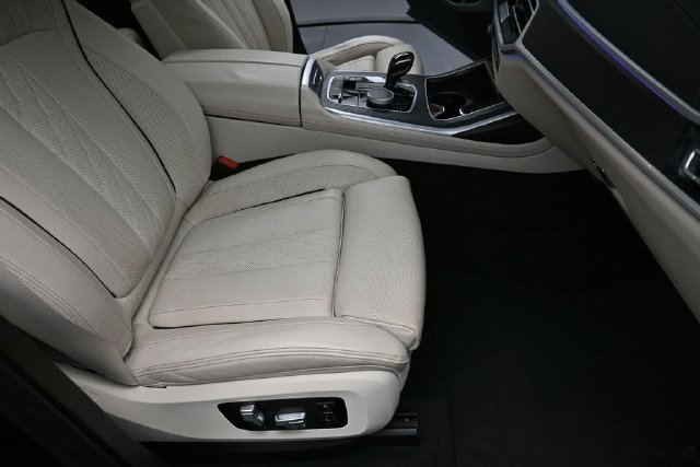 Used 2021 BMW X7 xDrive40i w/ M Sport Package AWD/4WD image 33