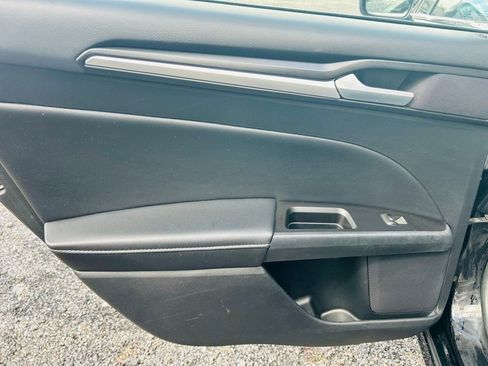 Used 2018 Ford Fusion Titanium image 26