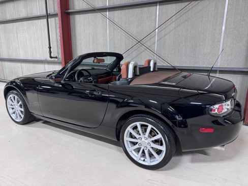 Used 2006 MAZDA MX-5 Miata Grand Touring RWD image 8