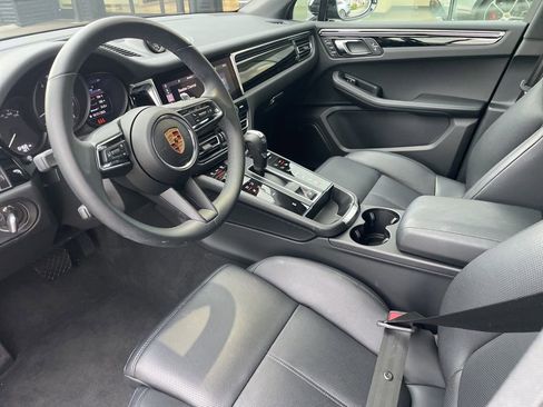 Certified 2025 Porsche Macan image 4