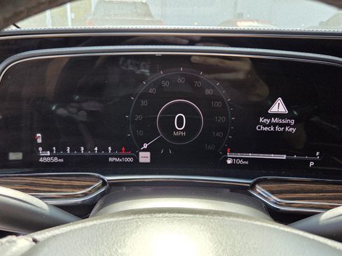 Used 2021 Cadillac Escalade Premium Luxury RWD image 25