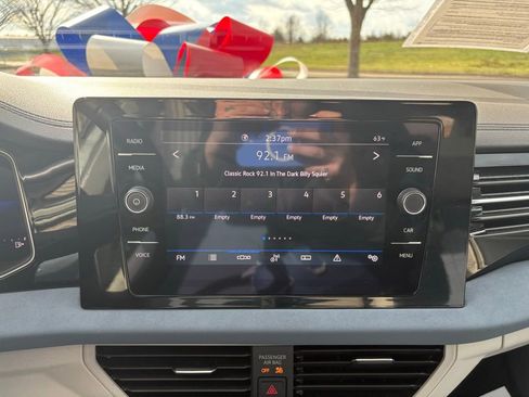 Used 2025 Volkswagen Jetta SE image 28