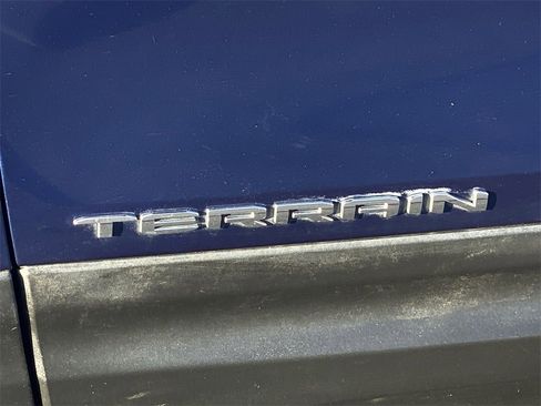 Used 2023 GMC Terrain SLT image 17