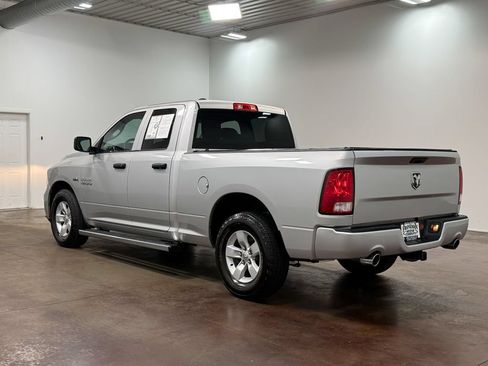 Used 2017 RAM 1500 Express RWD image 29